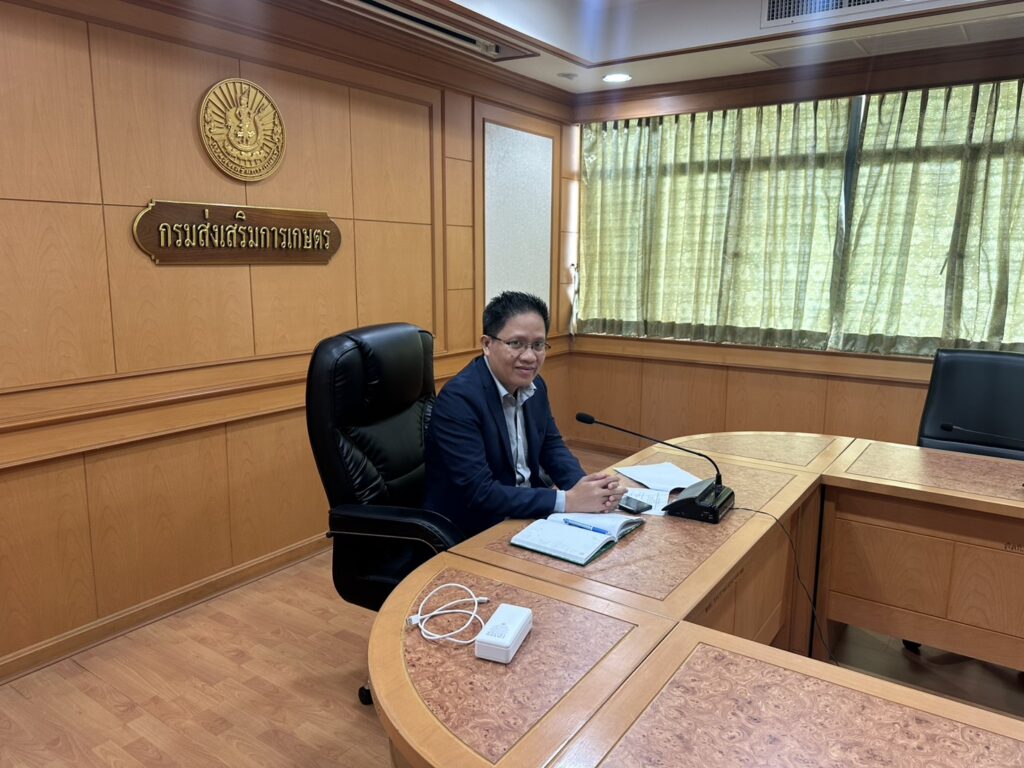เมื่อวันที่ 25 มีนาคม 2568 นายสัมฤทธิ์ เทวะภูมิ ผู้อำนวยการกลุ่มทะเบียนเกษตรกร เข้าร่วมการประชุมคณะทำงานขับเคลื่อนโครงการเพิ่มช่องทางการตลาดสินค้าพืชไร่ ปีการผลิต 2567/68 ครั้งที่ 1/2568 ผ่านระบบออนไลน์ ณ ห้องประชุม 4/2 อาคาร 1 กรมส่งเสริมการเกษตร